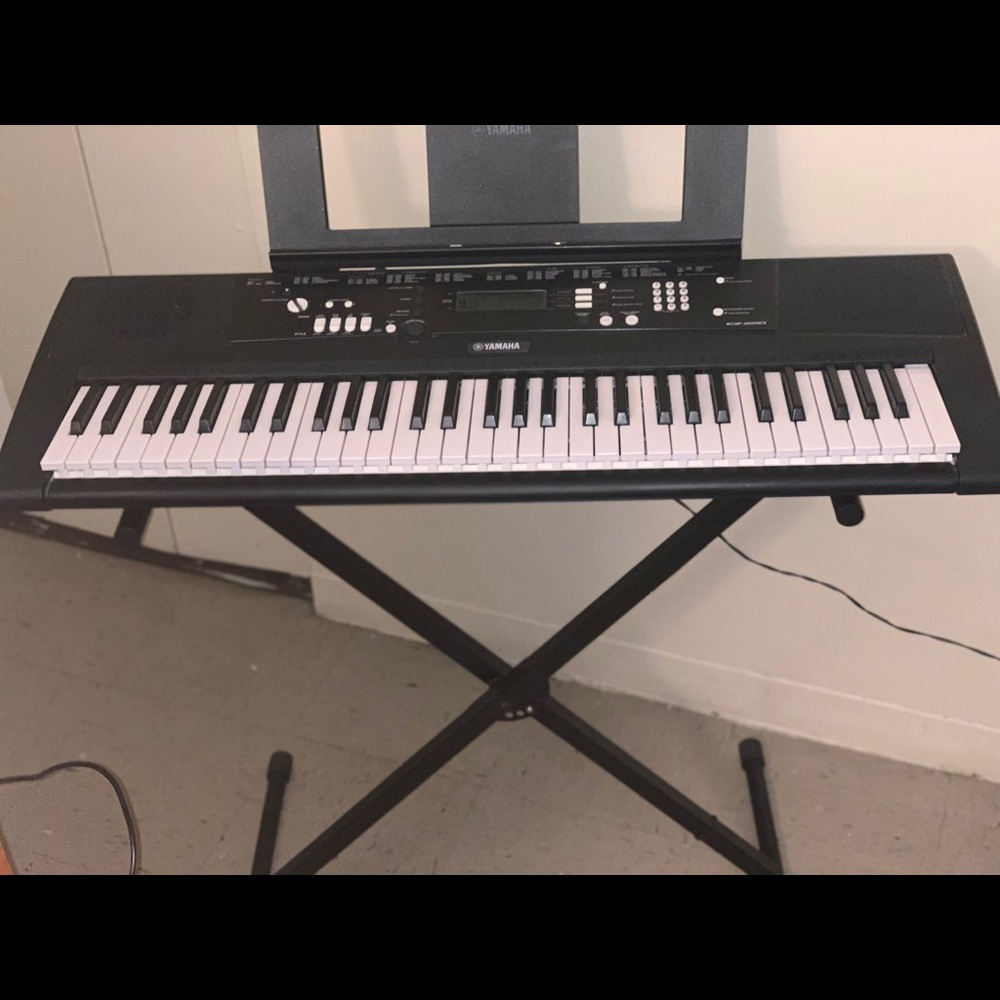 YAMAHA KEYBOARD - Picture 2 of 3